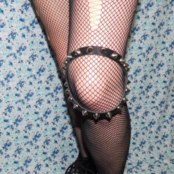 *New* Spiked Knee Adjustable Garter Leg Harness - Picture 5 of 5